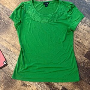 Dana Buchman Bright Green Scoop Neck Short Sleeve Top with Braided Trim